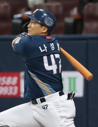 MLB가 부른다...한국시리즈에서 날아다니는 나성범