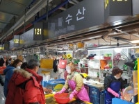 “화마도, 코로나도 이겨낸다”…새해에 부활한 소래포구 어시장