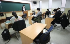 "애들이 줄었어요" 강북·지방 재수학원 찬바람···강남만 뜨겁다