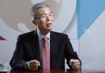 [월간중앙] 여당 지지율 추월한 국민의힘 김종인 비상대책위원장