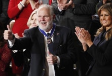 [오병상의 코멘터리] 러시 림보..‘미국판 김어준’의 죽음