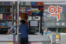 자정까지 문여는 심야약국…제주·서울 등 이어 부산 4곳서 시범 운영