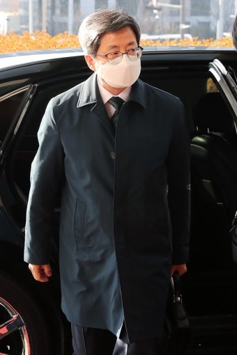 檢 '거짓해명 의혹' 김명수 대법원장 수사 착수