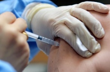 원주 요양병원 50대 직원 접종 6일만 사망...환자 외 첫 사망