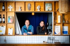 [2030 서울탈출기]③ 서핑에 눈 떠 PD 때려 치웠다…이들이 강릉서 먹고사는 법