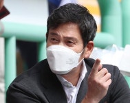 선수엔 상 주고 라이벌엔 도발…신개념 구단주 용진이형