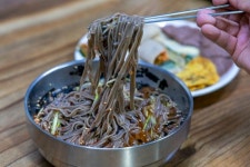 [일일오끼] 곤드레와플, 향어백숙…정선 음식이 이렇게 우아했나