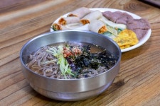 향어백숙으로 몸보신, 곤드레와플로 입가심…섭섭하면 감자붕생이