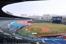 프로야구 잠실·인천·수원·광주 경기 미세먼지로 취소