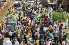 변이 덮쳐도 축제 계속···하루 4000명 사망, 인도 최악의 날 [이 시각]