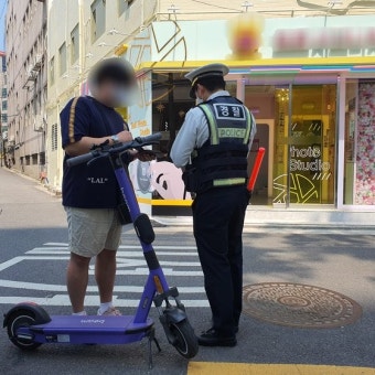 “면허ㆍ헬멧 필수인지 몰랐다”…강화된 전동킥보드 단속 첫날