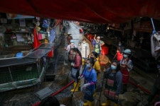 공중화장실 회전문에 아뿔싸…태국 860명 집단감염 충격