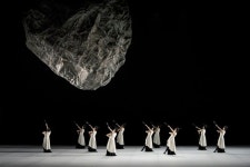 객석 바닥도 흔들…‘전통 춤’ 개념 뒤집은 공연 ‘산조’