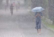 장마 예정보다 하루 늦어진다…주말 전국 최대 150㎜ 물폭탄