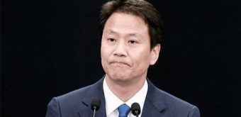 ‘투기 비서관’에도 사과 없는 文…유일한 인사 사과는 조국뿐