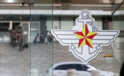 국방장관이 성범죄 대책회의할 때, 장군은 노래방서 성추행