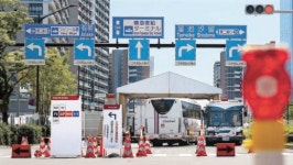 선수촌 감염 확산, 우간다 선수 잠적…스가 지지율 20%대로