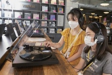 [월간중앙] MZ세대의 LP 사랑
