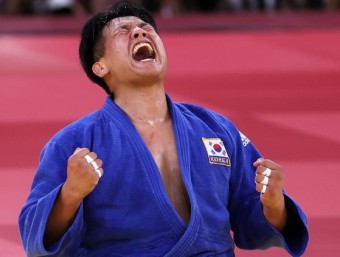[속보]남자 유도 100㎏급 조구함 은메달, 일본 울프 아론에 연장전 패배