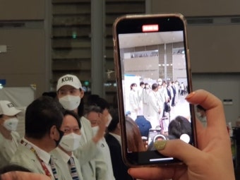 환대에 화답한 김연경, 즉석 팬미팅 개최