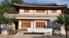 통유리도 시비 북촌·서촌·은평 죄다…판박이 한옥마을, 왜