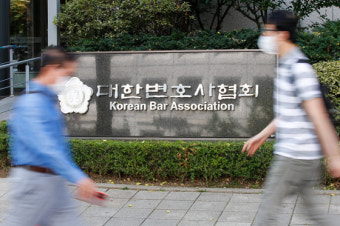 “로톡, 변호사법 위반 아니다”…변협과 정면 충돌한 법무부