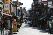 마녀사냥 낙인에 강원래도 떠났다…곡소리 퍼지는 이태원