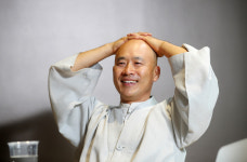출가뒤 사랑에 빠진 韓스님, 하버드 나와 예일대 교수된 사연 [백성호의 현문우답]
