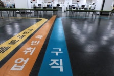 실업률 역대 최저라고? 20대·60대는 공공 알바, 30대는 취포
