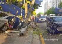 무면허 사고내고 경찰에 후배 주민번호 댄 20대 남성 집유