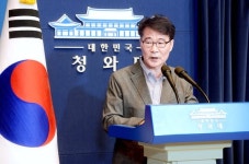 법카 논란 장하성 유흥업소? 홀에 노래방있는 음식점이었다