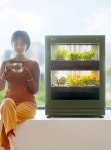 거실 속 ‘럭셔리’ 텃밭…LG, 식물 생활가전 ‘틔운’ 출시