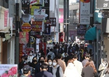 내달부터 유흥시설·노래방·목욕탕·헬스장은 백신패스 의무화