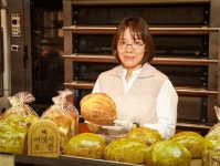 “서울 백화점서 군산 이성당·대전 성심당 빵 살 수 있는 거 제 덕이에요~”