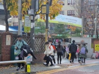 엄마가 군것질 말래요…전면등교에도 웃지 못하는 컵 떡볶이 상권