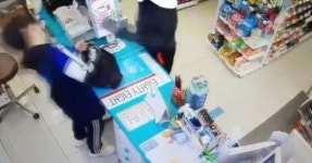 마스크 써달랬다가 뺨 맞은 편의점 알바생…본사가 나선다