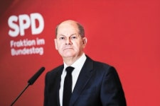 노동 변호사서 변신…노동·재무장관 지내, 최고 인기 정치인 돼