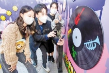 [issue&] 야외 테마공간으로 옮겨 온 ‘방탈출 게임’ 이색 문화 체험 즐겨볼까