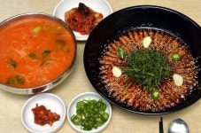60년 전 특별한 날 짜장면 같은 존재…백종원도 감탄한 옥천 별미 [e슐랭 토크]