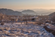 이 빠진 모양인데 건축상 휩쓸다…황매산 겸손한 휴게소 보니