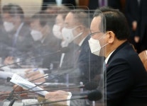 14조 추경 국무회의 통과…소상공인 300만원 대선 전 지급
