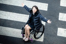 바프도 해냈다, 휠체어 타는 회계사 넘어져도 그리 안아파요