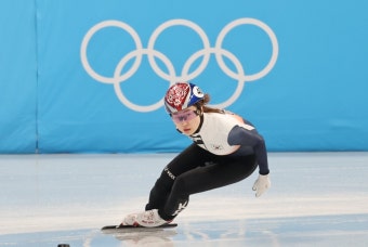 [속보]'폭풍' 최민정 올림픽 신기록…이유빈과 1500m 결승행