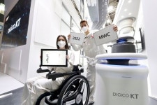 케이플러스방역앤트잉클린 | 3년 만에 ‘오프라인 MWC’…삼성·통신3사 수장 총출동