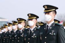 [포토타임] 오늘은 볼 못칩니다 사전투표소 된 게이트볼장