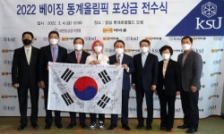 [포토타임] 오늘은 볼 못칩니다 사전투표소 된 게이트볼장