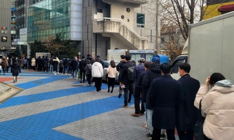 [포토타임] '오늘은 볼 못칩니다' 사전투표소 된 게이트볼장