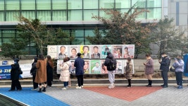 [포토타임] 오늘은 볼 못칩니다 사전투표소 된 게이트볼장