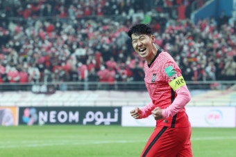 '캡틴 손' 손흥민, '캡틴 박' 계보 이었다...이란전 2연속골