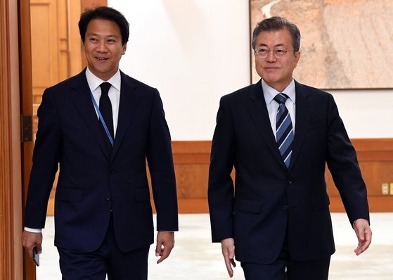 임종석 전 대통령 비서실장, 중소벤처기업진흥공단 이사장 임명 의혹 조사 중.